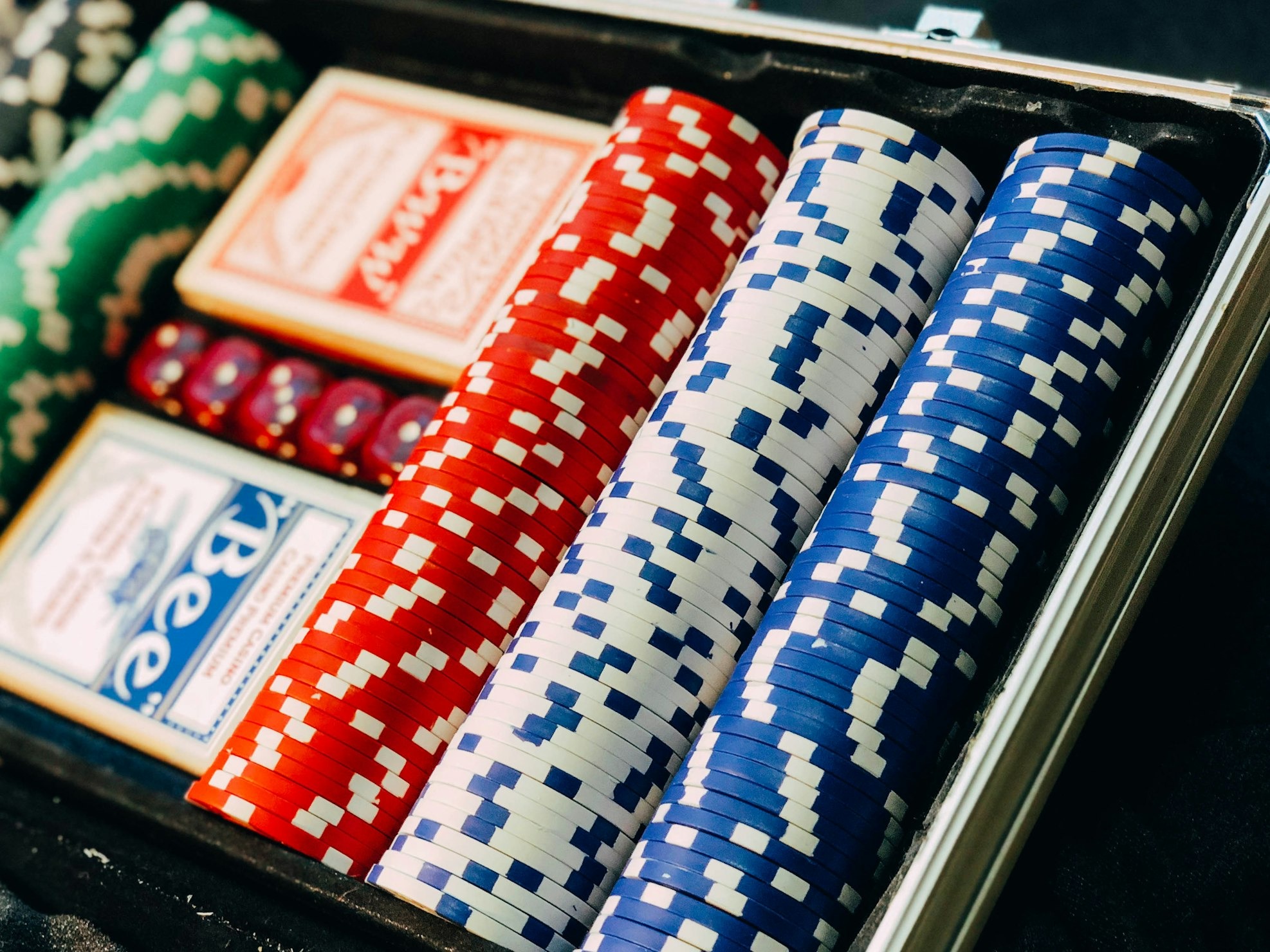 成為梭哈高手穩健取勝與巧妙應對的五大技巧 | BETS88娛樂城
